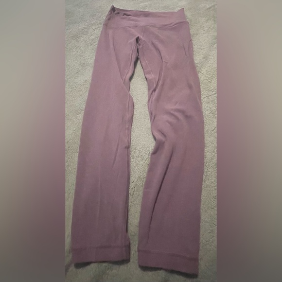 LULULEMON! Crop purple leggings in amazing condition - Picture 3 of 6